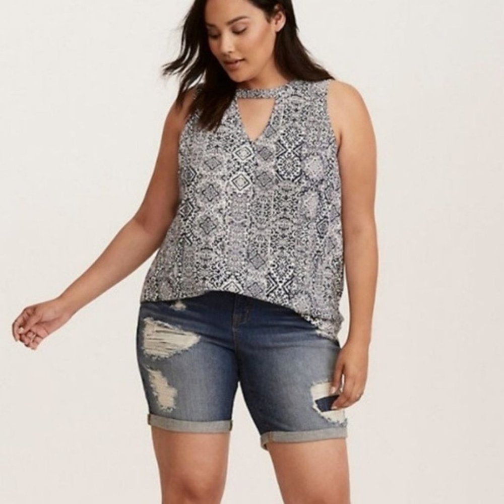 Torrid Keyhole Sleeveless Tank Top Blue White Blouse Size 3 XL Ikat Curvy Plus